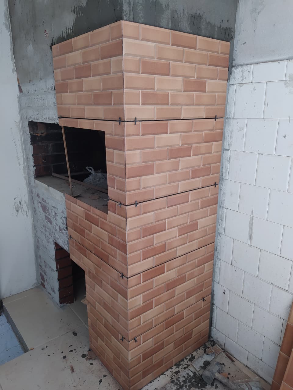 Churrasqueira revestida em tijolos